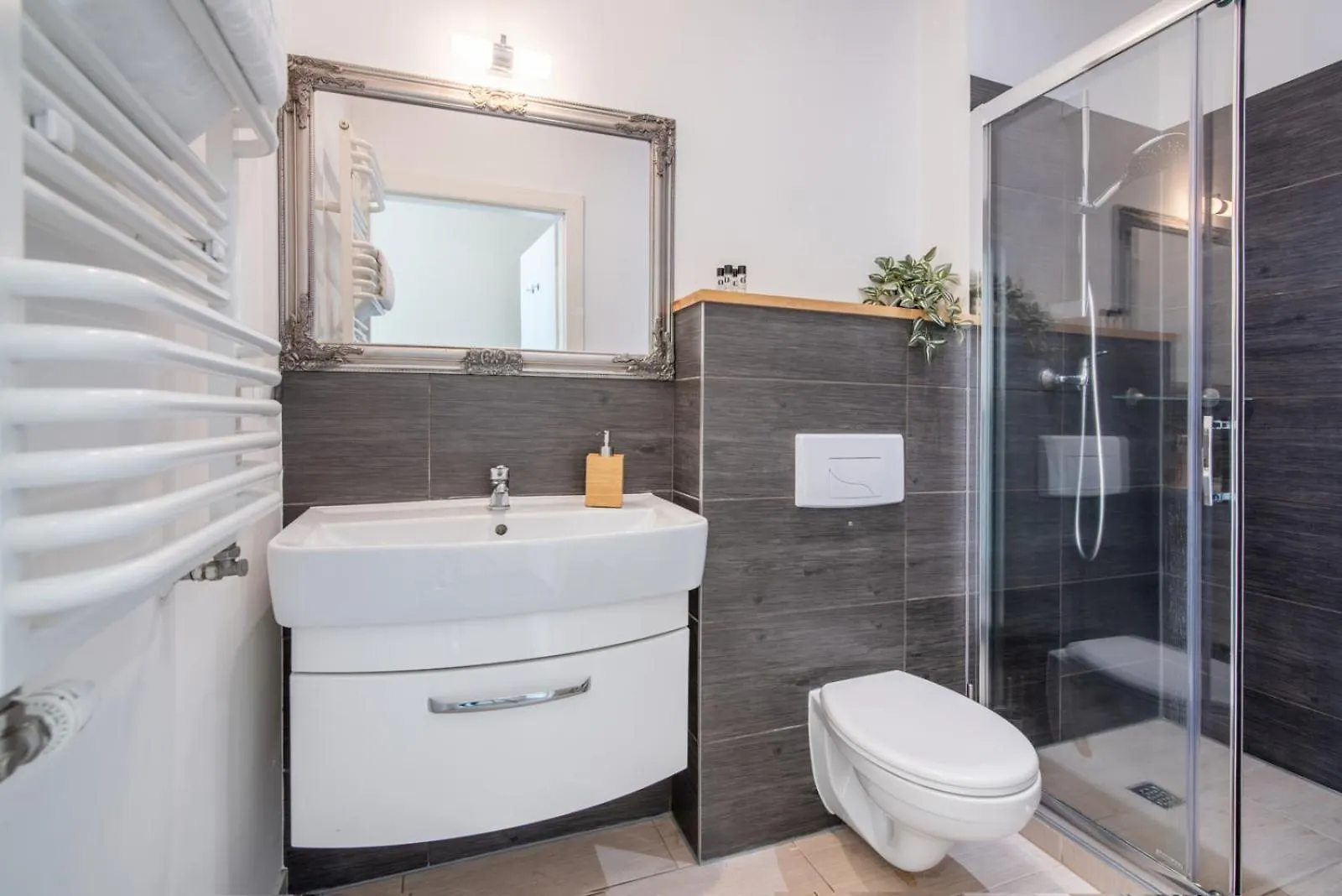 *** מלון דירות גדנסק Black Swan House, Old Town פולין